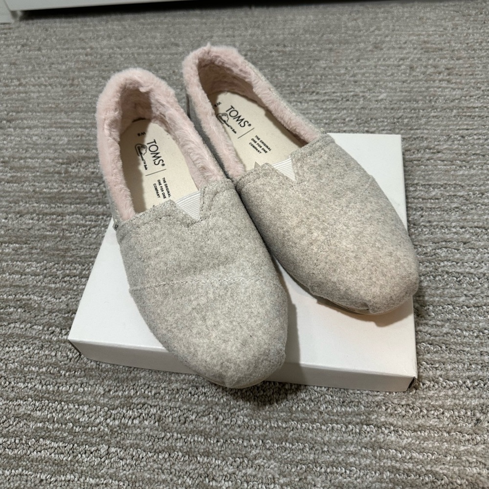 TOMS Alpargata Slip-On - Women's size 8 beige with pink inside - Picture 1 of 3